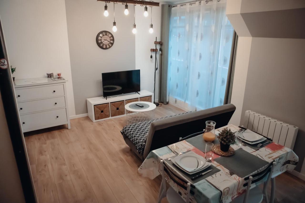 Cosy Et Moderne En Centre Ville, Fibre Haut Debit Ernée Exteriér fotografie